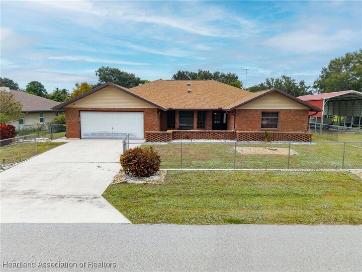 Property Photo: 113 Dreamtime Avenue FL 33852