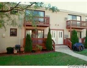 Property Photo:  122 Sneden Place 122  NY 10977 