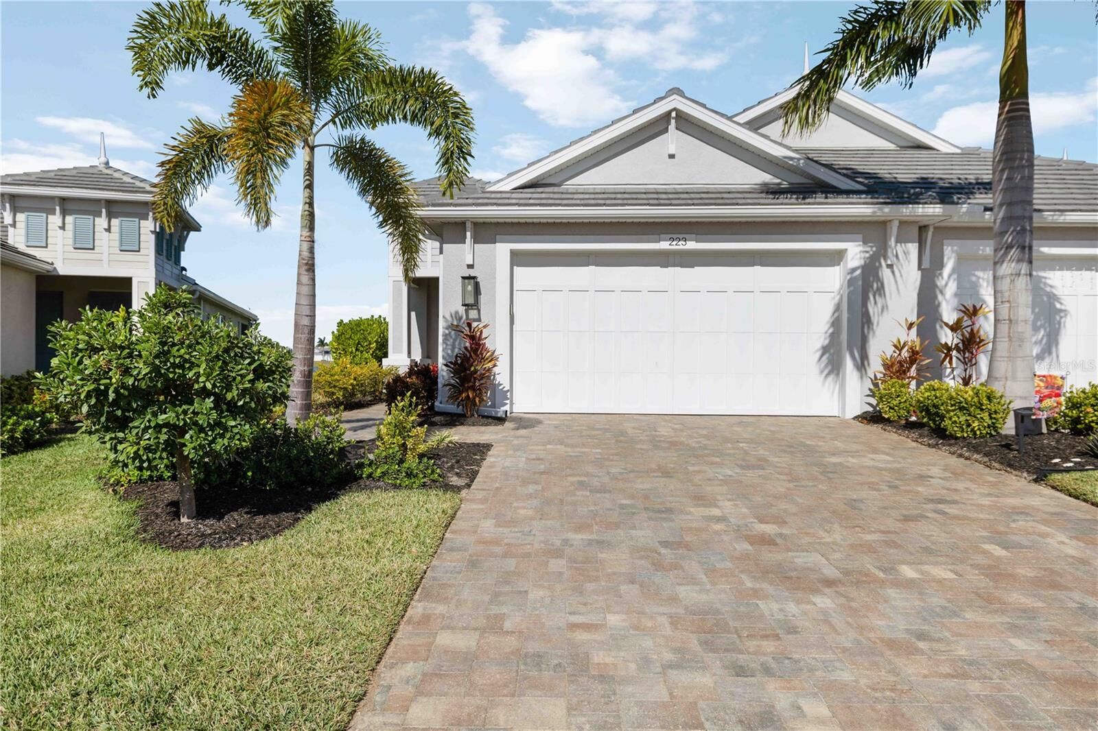 Property Photo: 223 Okeeffe Circle FL 34212
