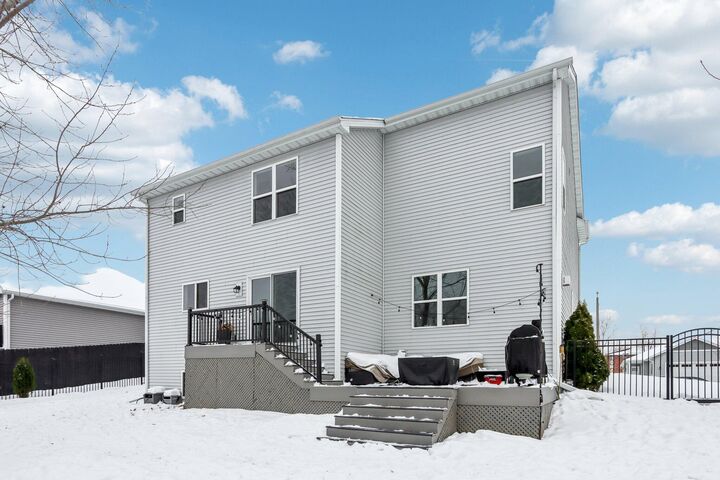 Property Photo: 1311 Daisy Dr WI 53090