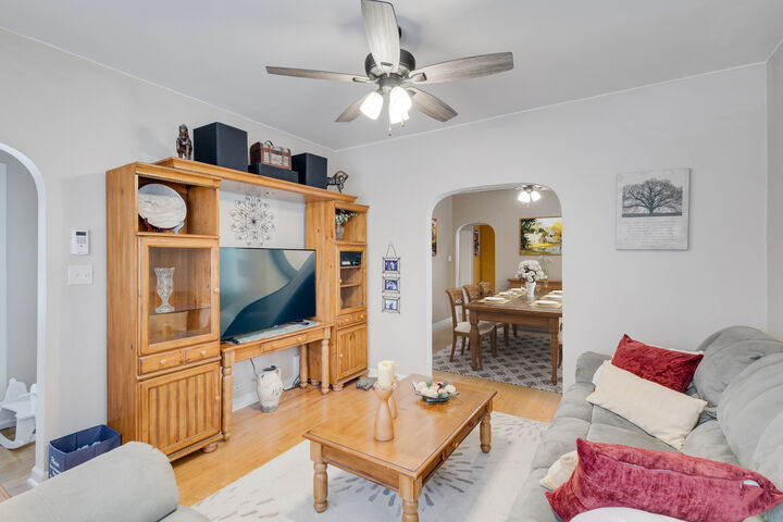 Property Photo: 4323 Deyo Avenue IL 60513