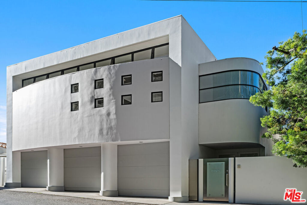 Property Photo:  477 Upper Mesa Road  CA 90402 