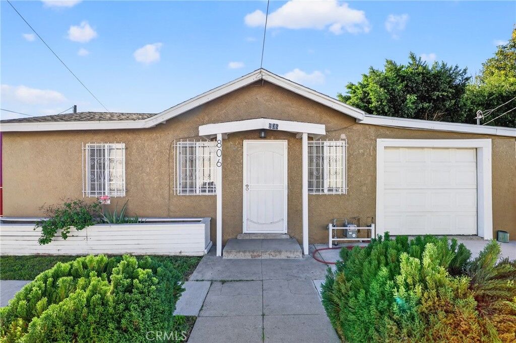 Property Photo:  806 W Spruce Street  CA 90220 