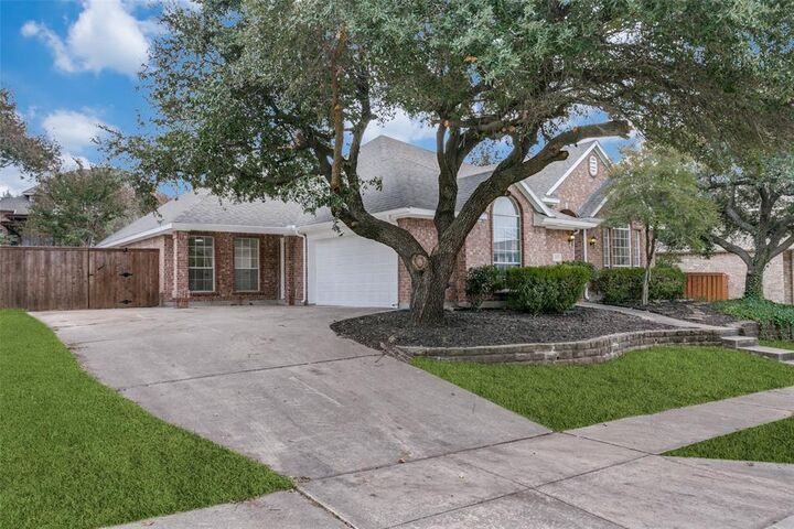 Property Photo: 6009 Autumn Way TX 75072