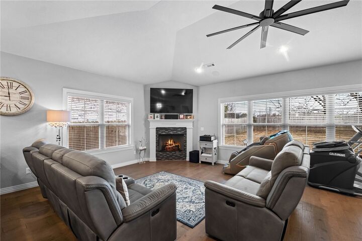 Property Photo:  1406 Park Street  AR 72745 