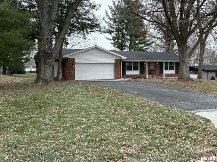 Property Photo:  2111 Curved Creek Court  IL 62301 