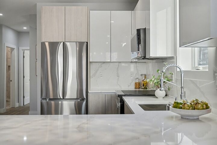 Property Photo:  181 Maverick Street 1  MA 02128 