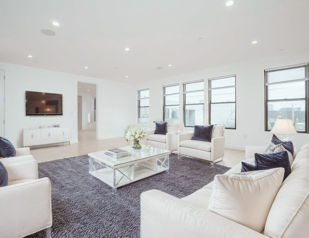 Property Photo:  340 West 2nd Street 19  MA 02127 