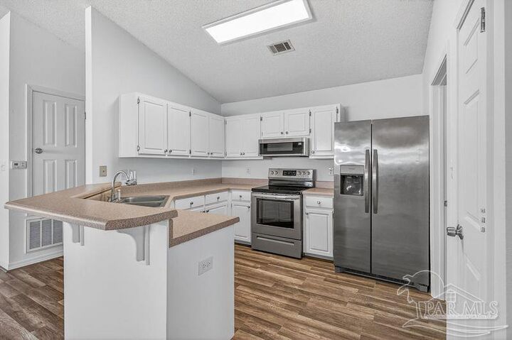 Property Photo: 5014 Antoine Pl FL 32505