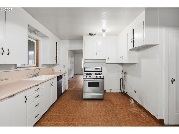 Property Photo: 604 Bluff Ave WA 98628