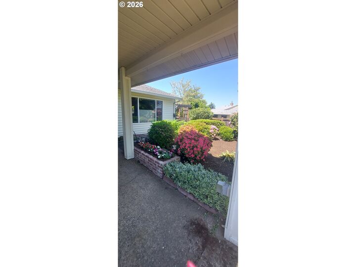 Property Photo:  1811 NE 149th Ave  OR 97230 