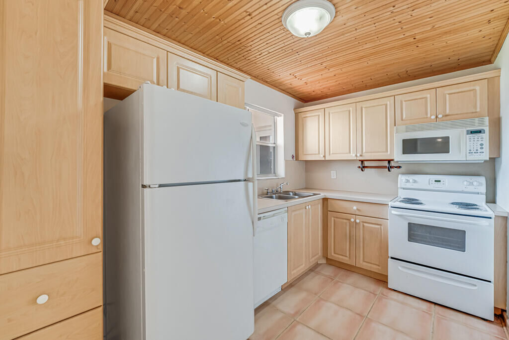 Property Photo: 199 Lake Carol Drive FL 33411