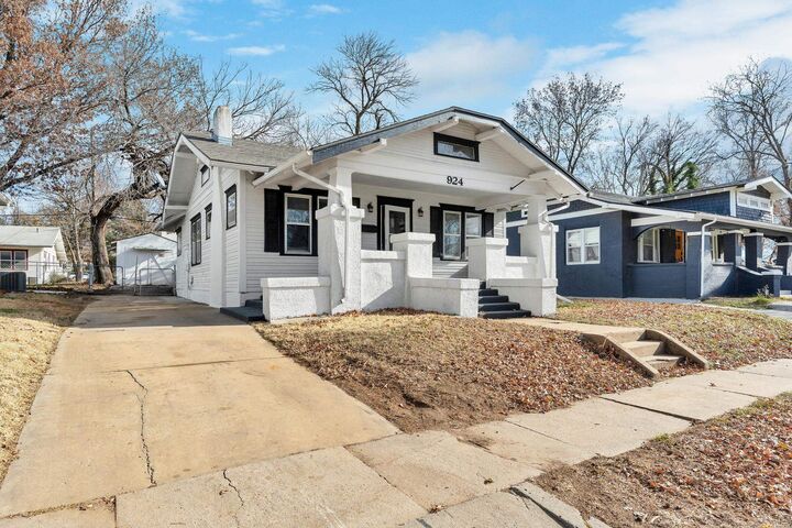 Property Photo: 924 N Rutan St KS 67208-3043