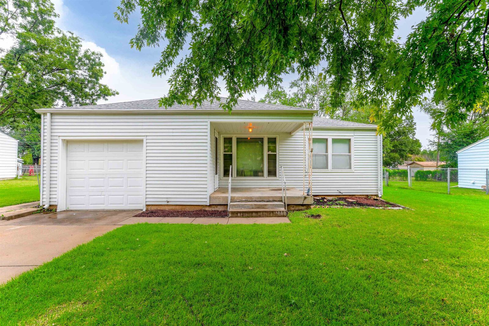 Property Photo:  318 S Prospect  KS 67026 