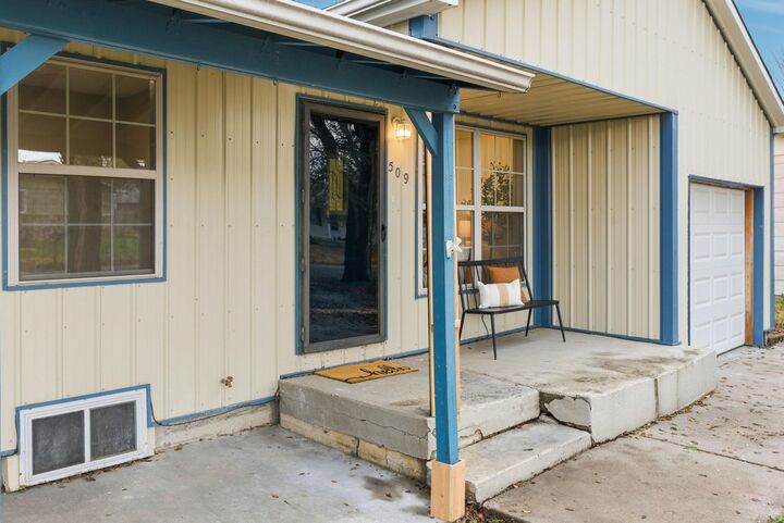 Property Photo:  509 N 9th St  KS 67144 
