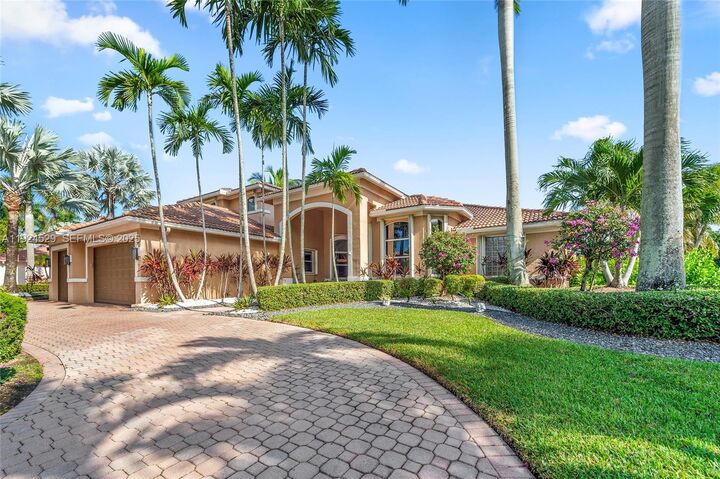 1470 Victoria Isle Dr  Weston FL 33327 photo