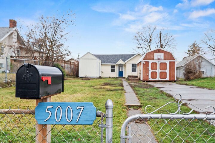 Property Photo: 5007 N Altamont St WA 99217