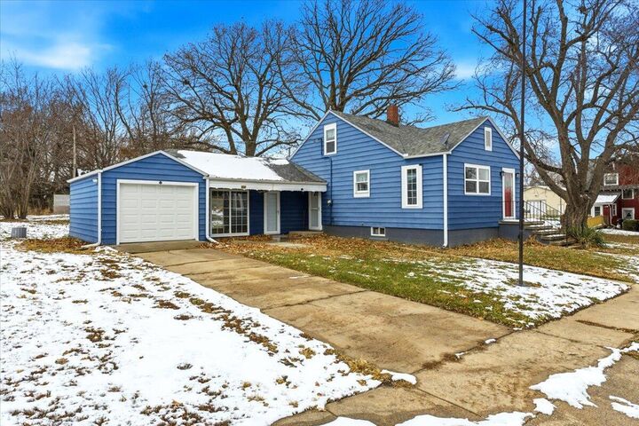 Property Photo: 610 East Street IA 51652