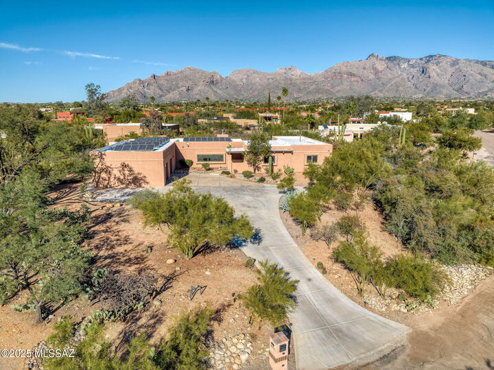 Property Photo:  5671 N Placita Stilbayo  AZ 85718 