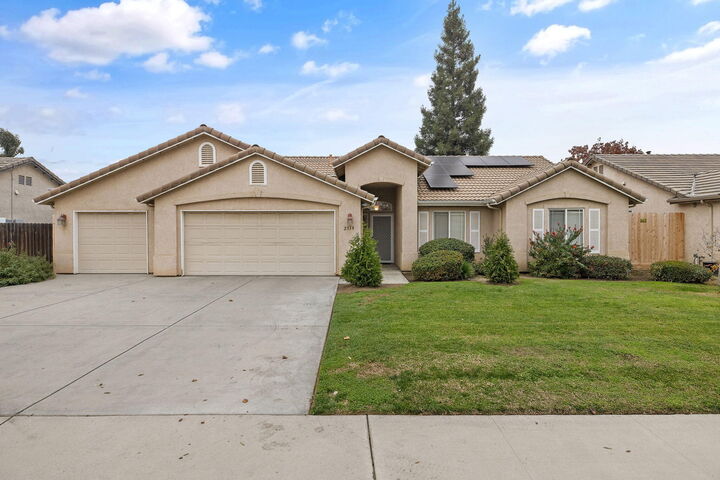 Property Photo: 2318 E Cherry Avenue CA 93292