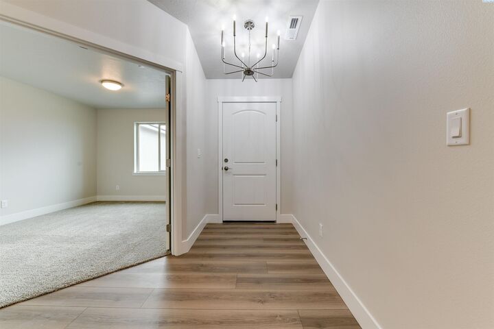 Property Photo: 6150 W 30th Pl WA 99338