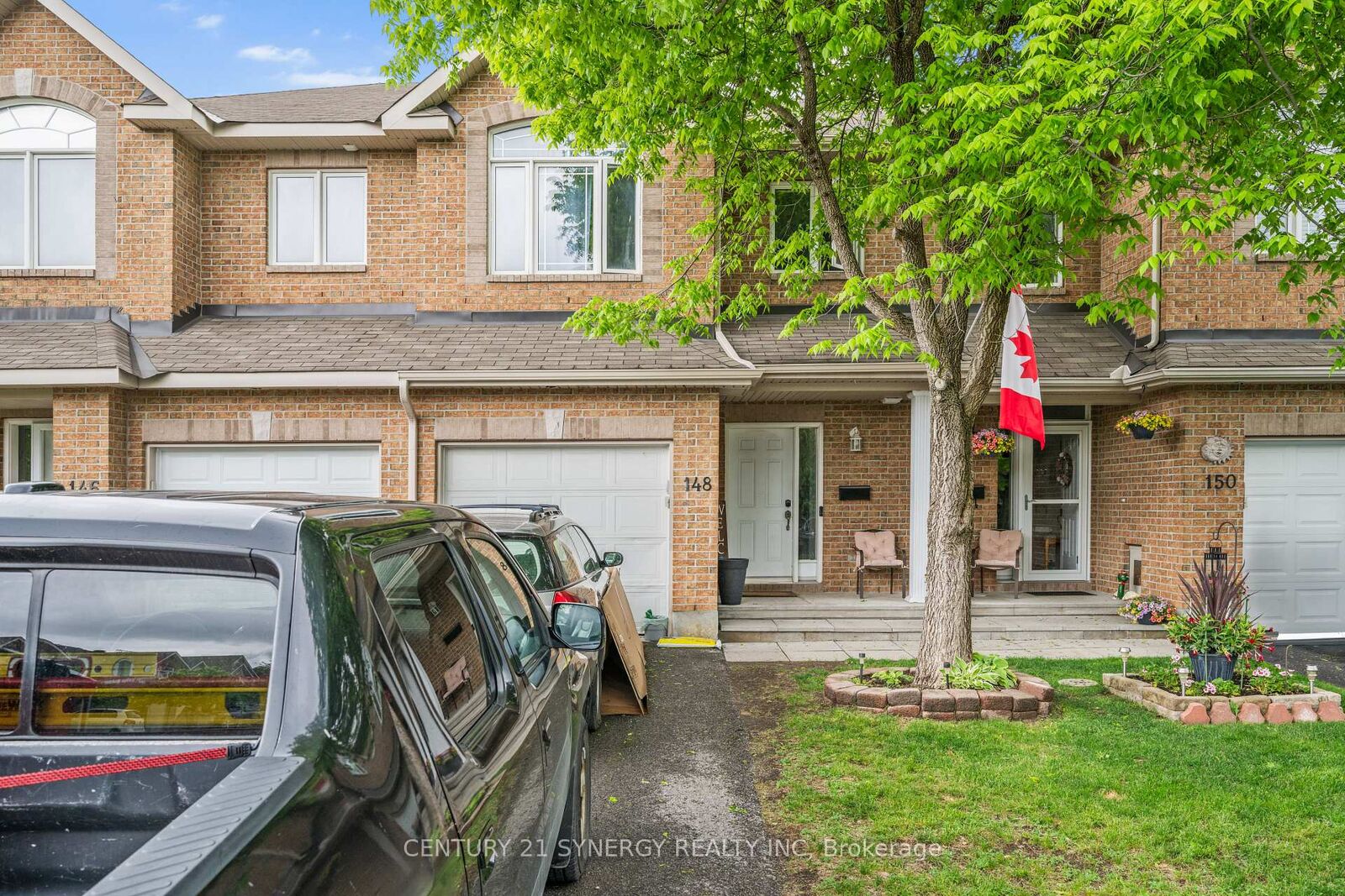 Property Photo: 148 Talltree Crescent ON K2S 0B1