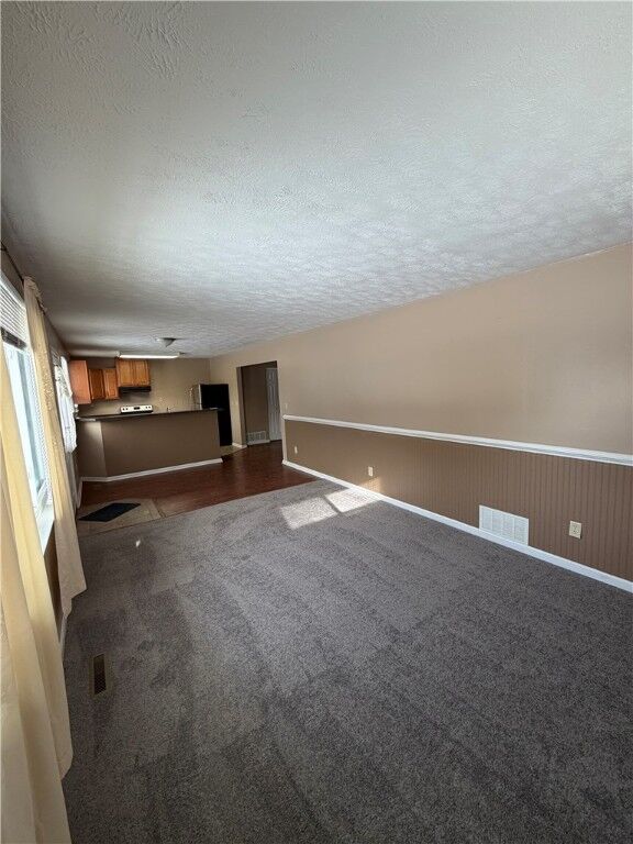 Property Photo: 3586 N Hermitage Rd PA 16154