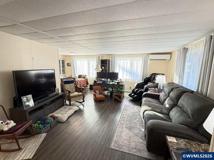 Property Photo: 2232 42nd (#205) Av SE #205 OR 97317