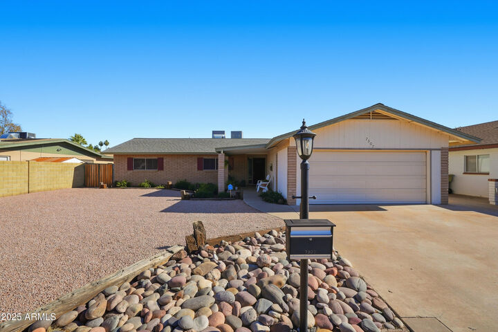 Property Photo: 7307 N 46th Circle AZ 85301