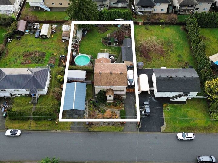 Property Photo: 816 Catherine Avenue BC V3J 4L7