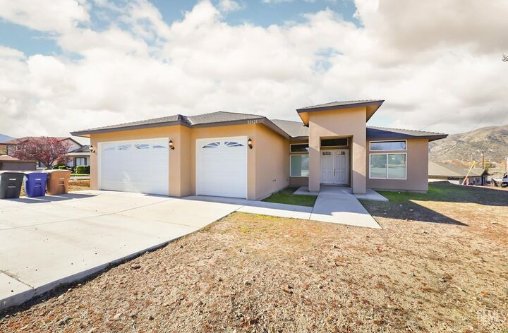 Property Photo:  22621 Pam Court  CA 93561 