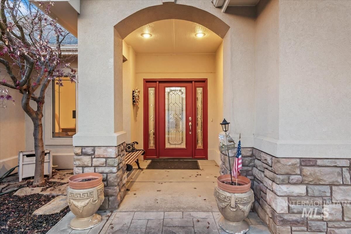 Property Photo:  2308 E Chimere Dr  ID 83646 