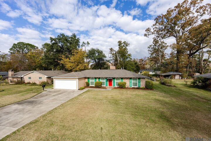 Property Photo: 9875 Damuth Dr LA 70815