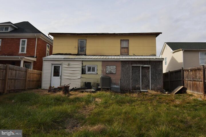 Property Photo: 122 - 124 S High Street WV 25404