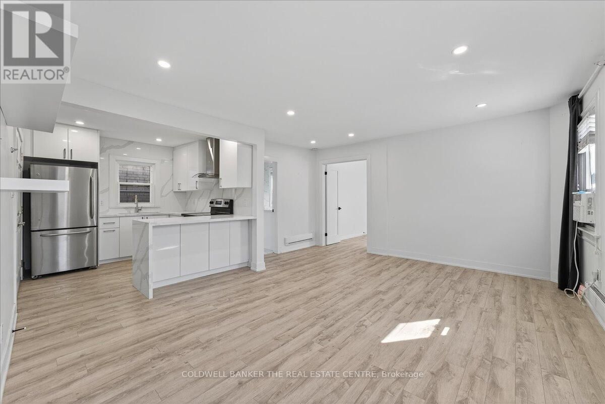 Property Photo:  693 Mount Pleasant Road 201  ON M4S 2N4 