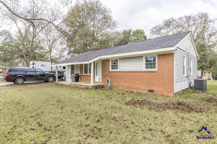 Property Photo:  100 Ravenwood Way  GA 31093-0100 