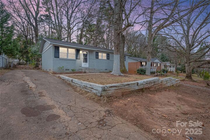 Property Photo:  235 Edgegreen Drive  NC 28217 