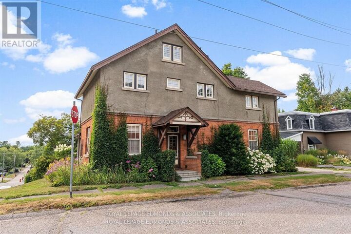Property Photo:  400 Centre Street  ON K8A 1J5 