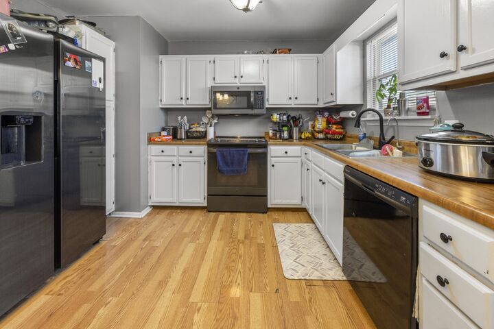 Property Photo: 2 S Lake Avenue FL 32569