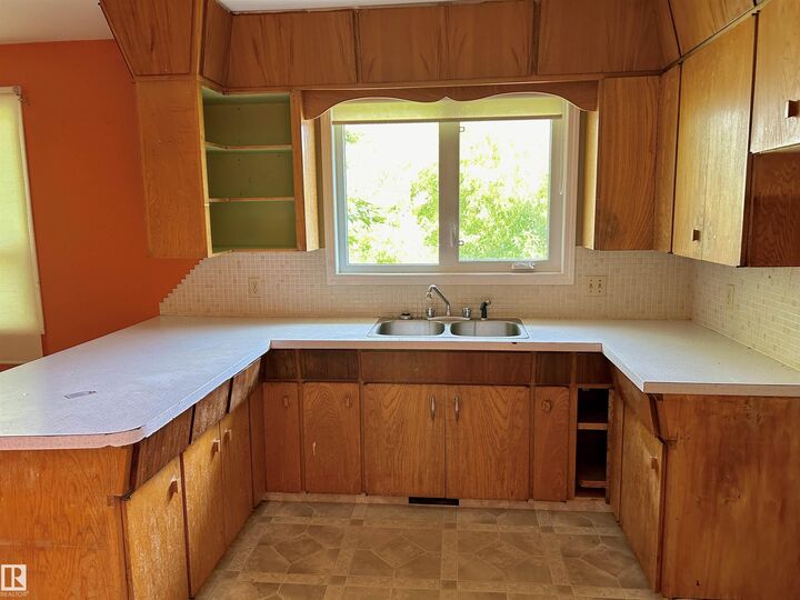 Property Photo:  5033 48 Avenue  AB T0A 3A4 