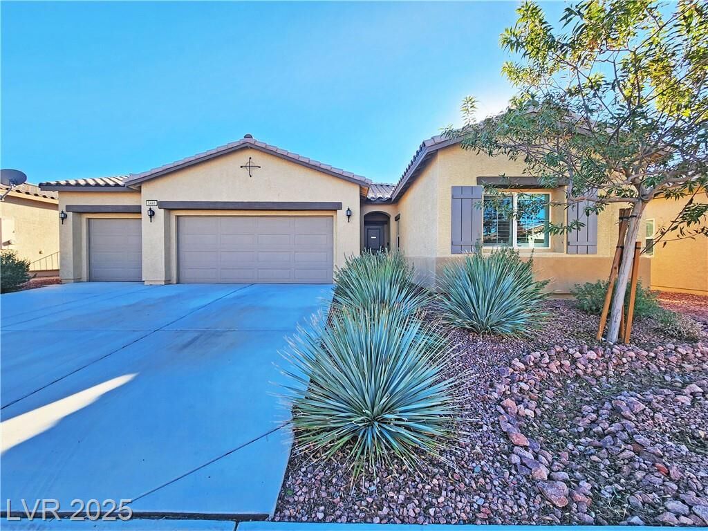 Property Photo: 5441 East La Campana Drive NV 89061