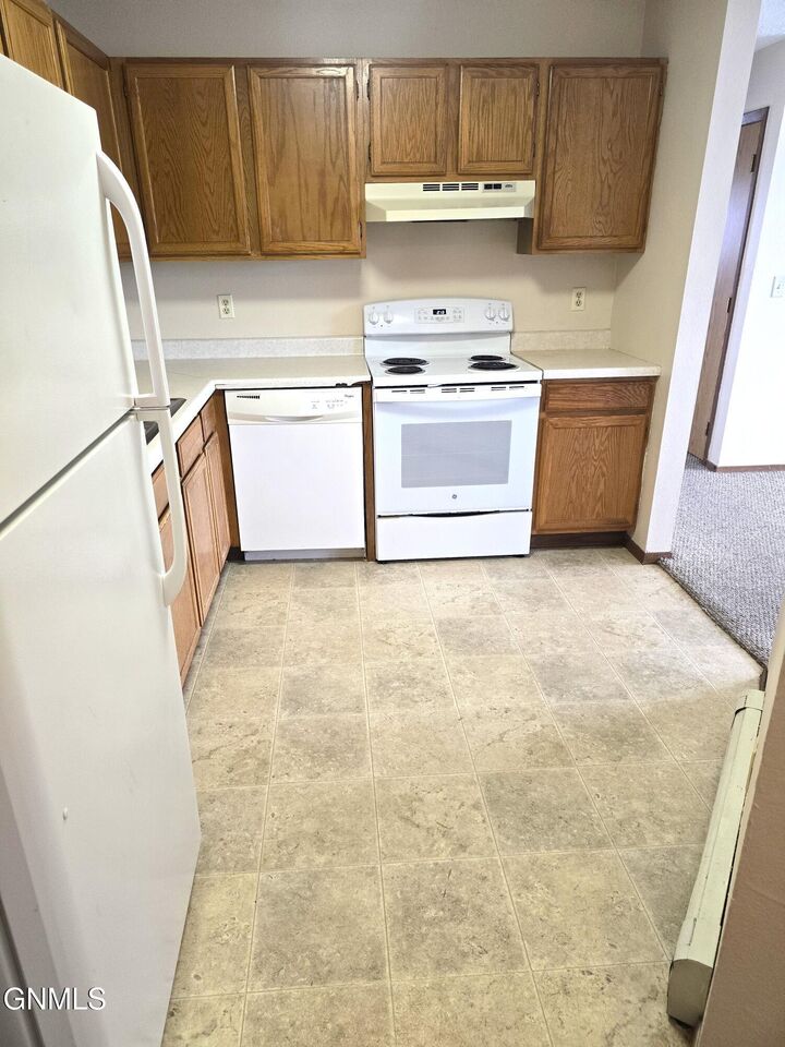 Property Photo: 1112 Portland Drive 301 ND 58504