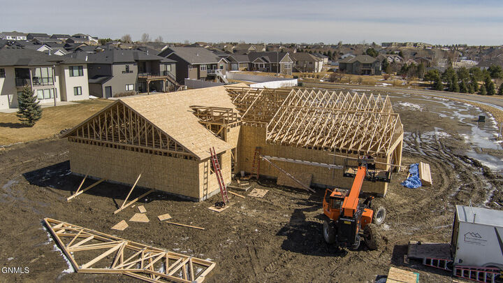 Property Photo:  4420 Marsh Hawk Drive  ND 58503 