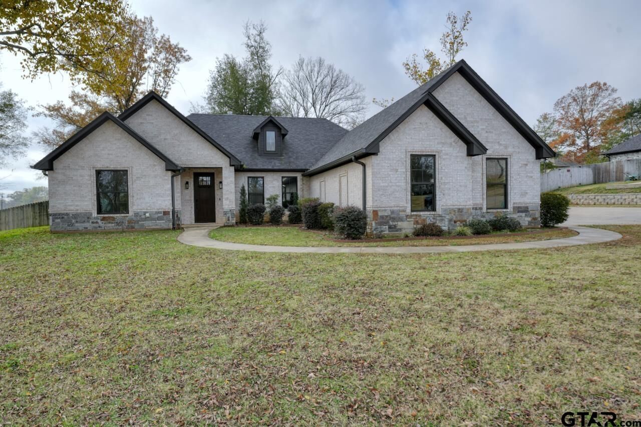Property Photo: 12109 Oak Grove TX 75771