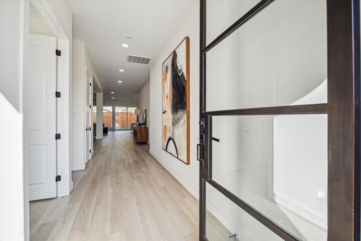 Property Photo: 304 Enid Street TX 77009