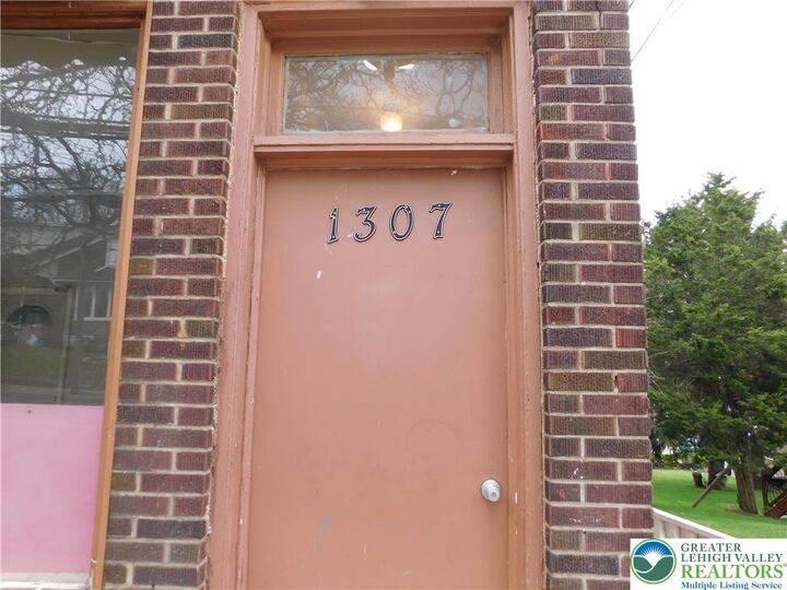 Property Photo: 1307 E 4th Street 1R PA 18015
