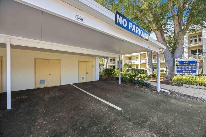 Property Photo: 433 Cerromar Lane 440 FL 34293