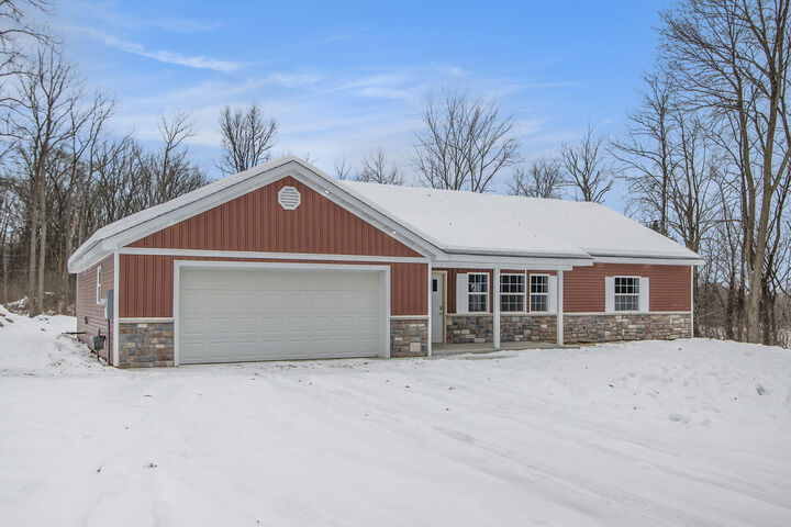 Property Photo: 2824 E B Avenue MI 49080