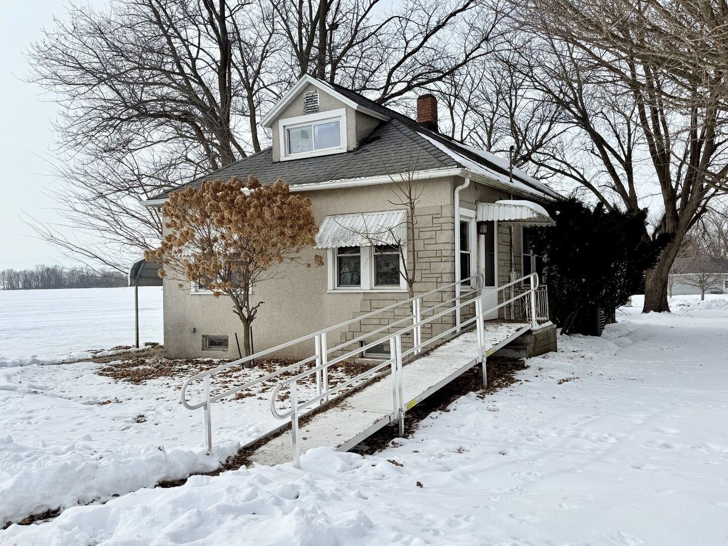 Property Photo:  313 3rd Street  IL 61363 