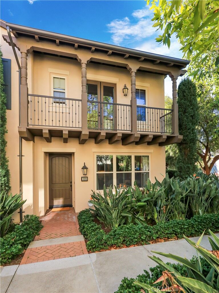 Property Photo: 220 Kempton CA 92620